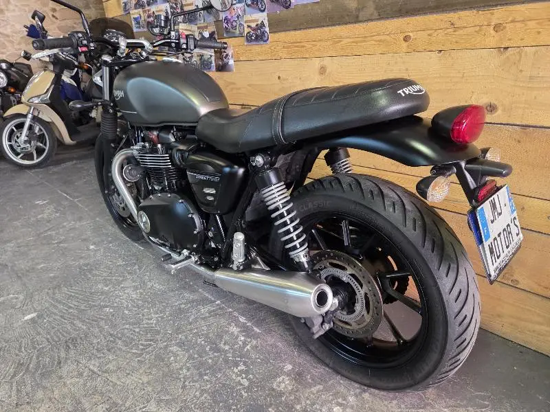STREET TWIN  900