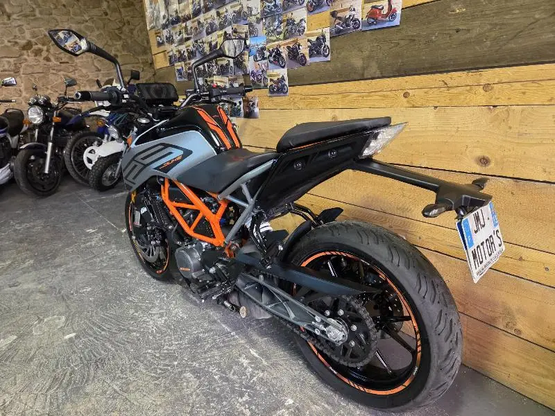 125 DUKE ABS