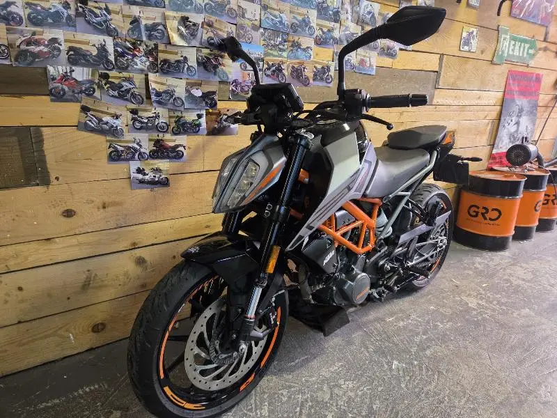 125 DUKE ABS