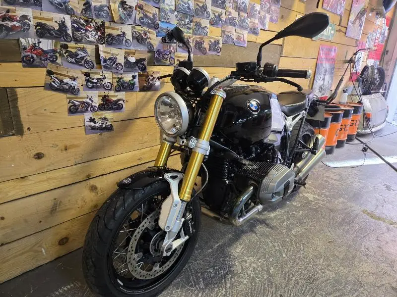 R NineT