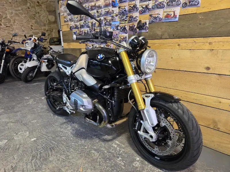 R NineT