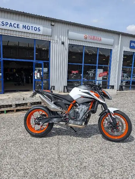 890 DUKE R