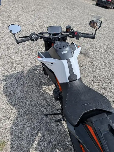 890 DUKE R