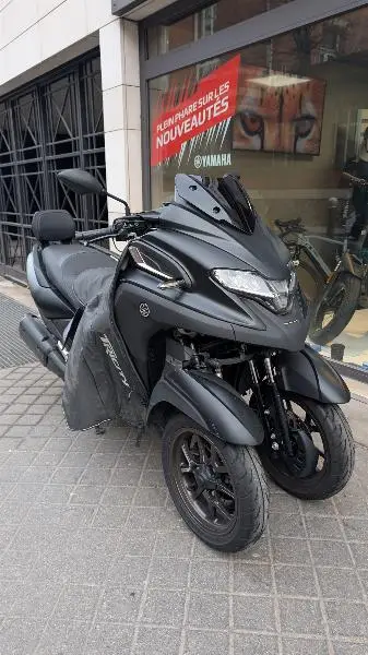 TRICITY 300