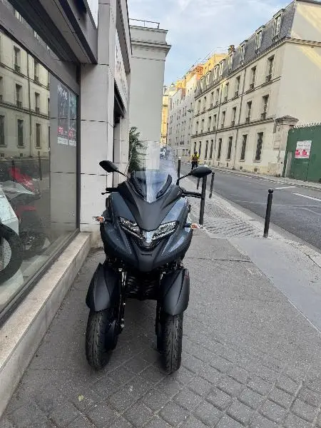 TRICITY 300