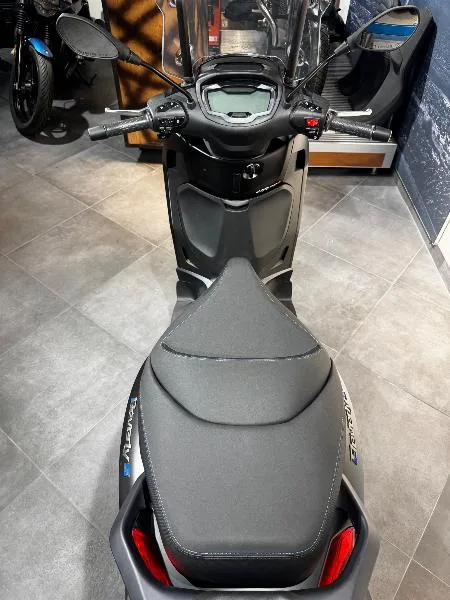 BEVERLY S 400