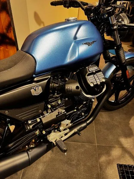 V7 STONE