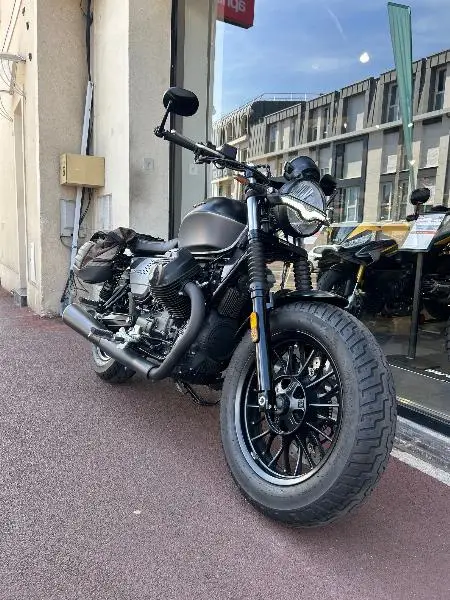 V9 BOBBER