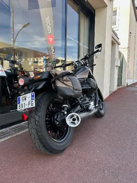 V9 BOBBER