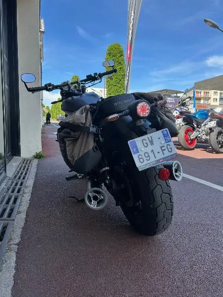 V9 BOBBER