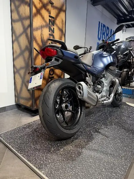 V100  MANDELLO