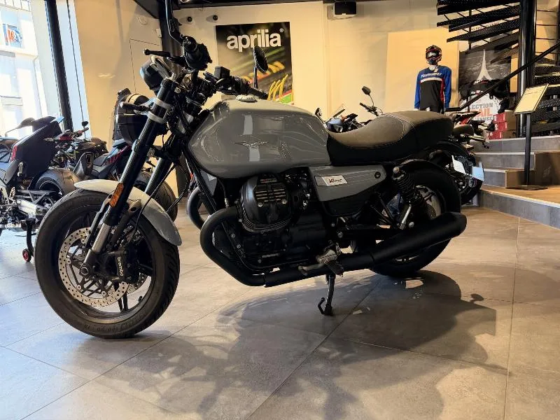 V7 SPORT 850