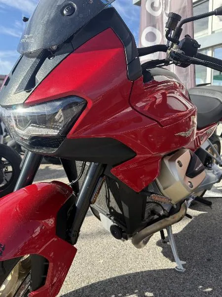 V100  MANDELLO