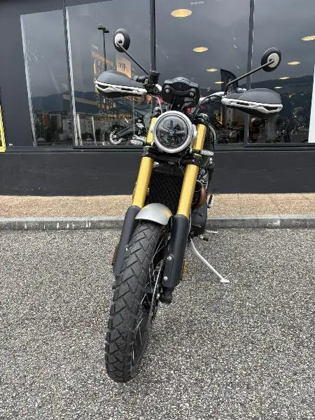 SCRAMBLER 1200 XE