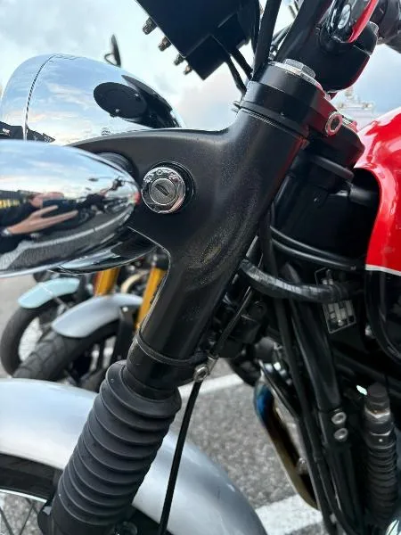 BONNEVILLE 865 T100