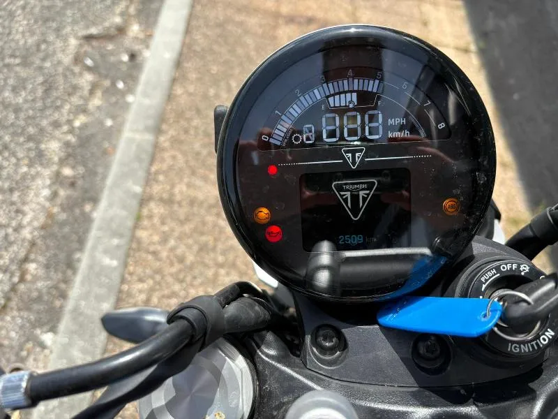 SPEED TWIN 900