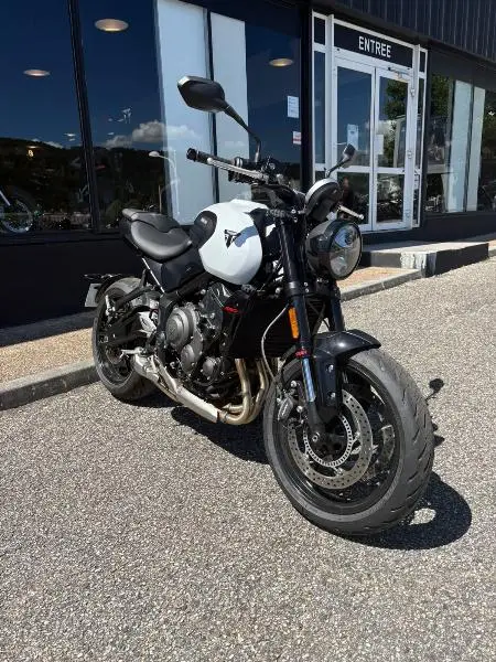 TRIDENT 660
