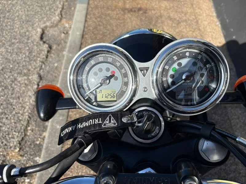 Bonneville T100