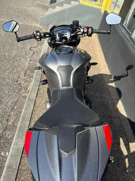 STREET TRIPLE 765 RS