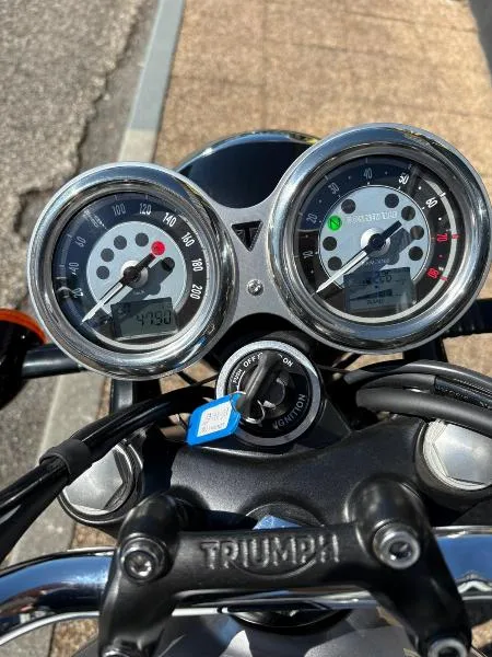 BONNEVILLE T100 900