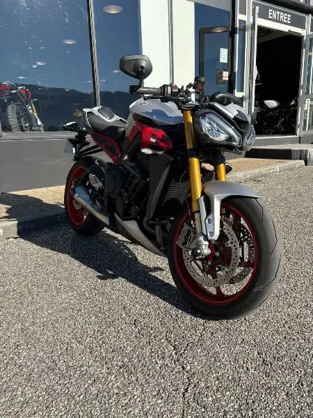 STREET TRIPLE 765 RX