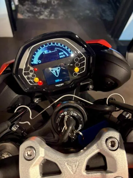 STREET TRIPLE 765 R A2