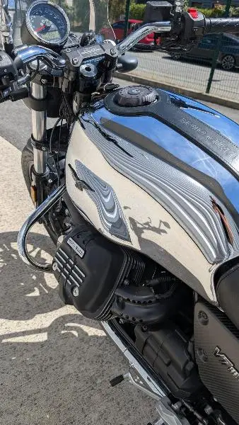 V7 III LIMITED 750
