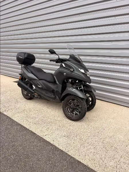 TRICITY 300