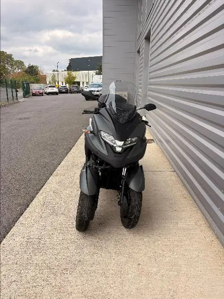 TRICITY 300