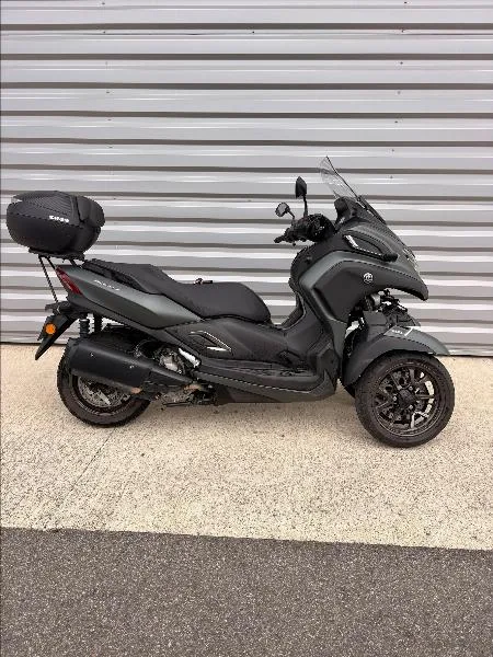 TRICITY 300