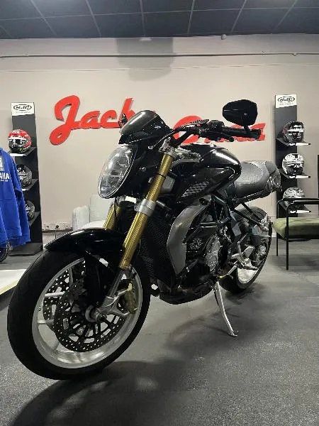 BRUTALE 800