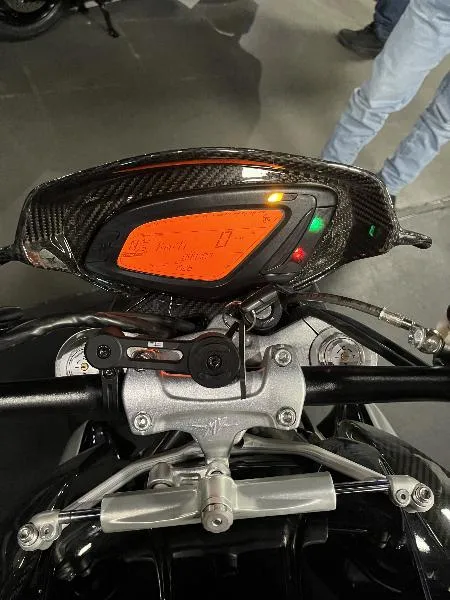 BRUTALE 800