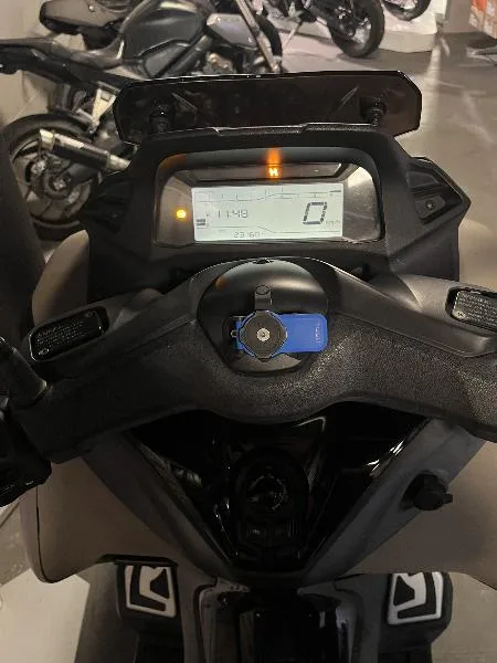 TRICITY 300