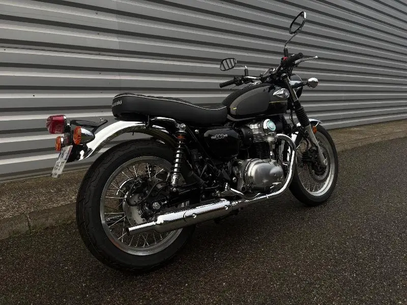 W800