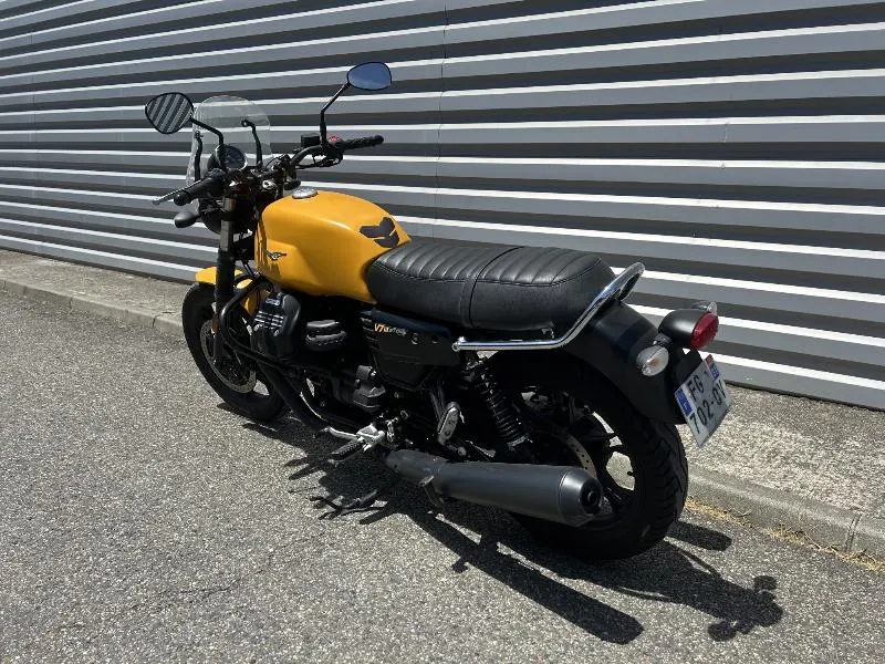 V7 III STONE 750