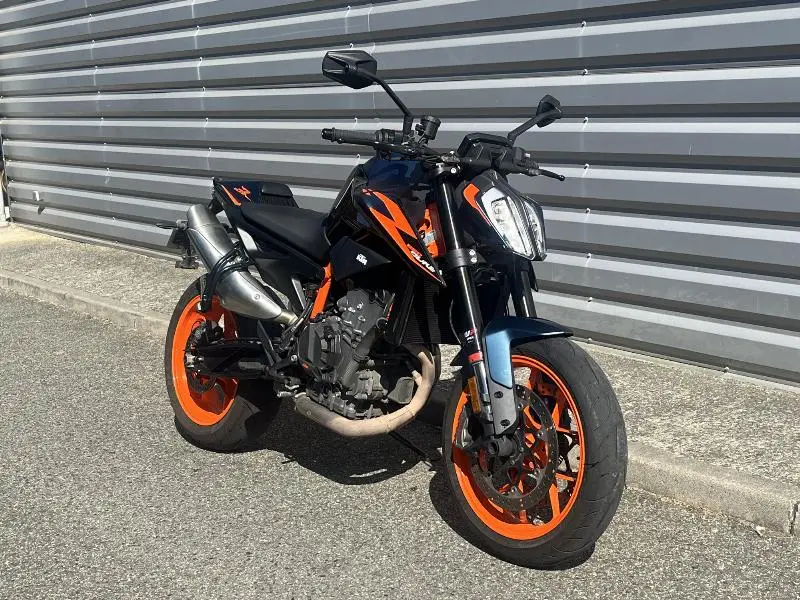 890 DUKE R