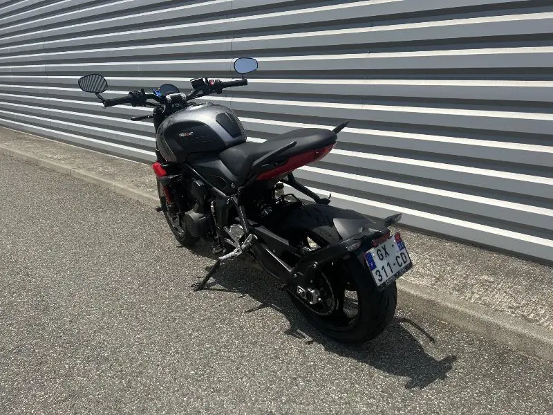 TRIDENT 660