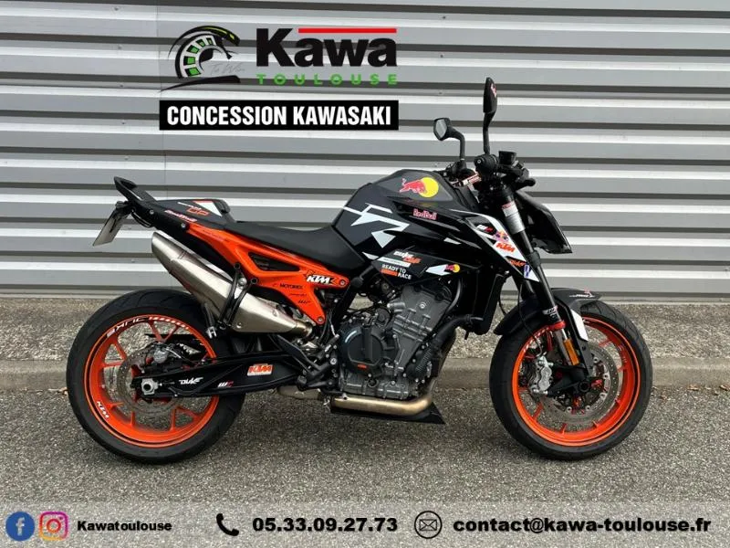 890 DUKE R