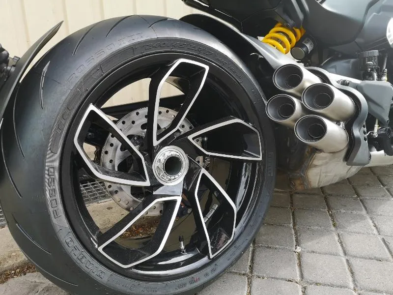 DIAVEL V4