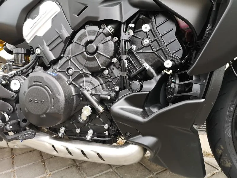 DIAVEL V4
