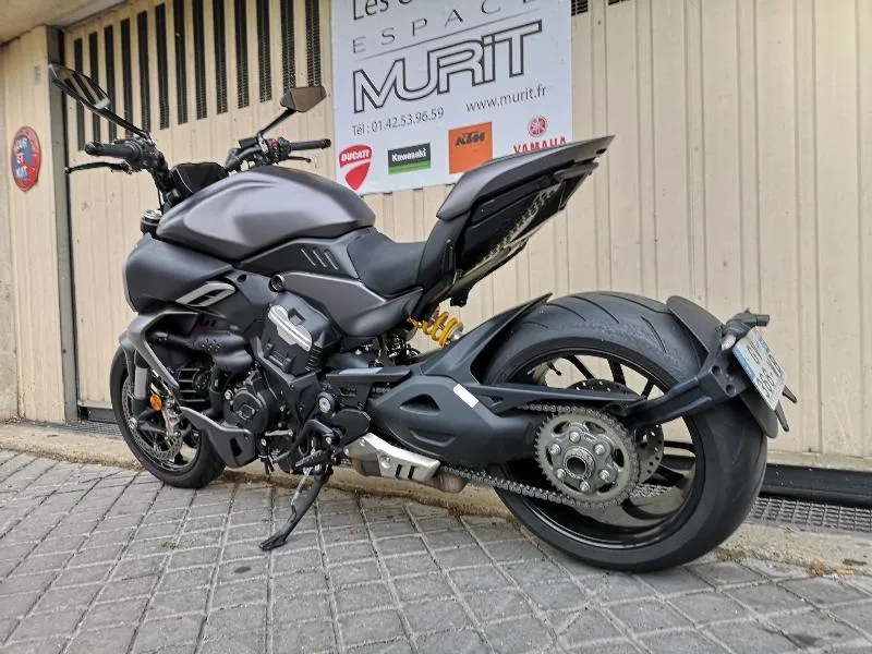 DIAVEL V4