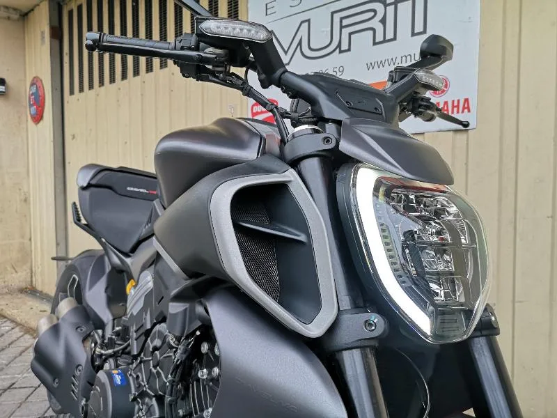 DIAVEL V4
