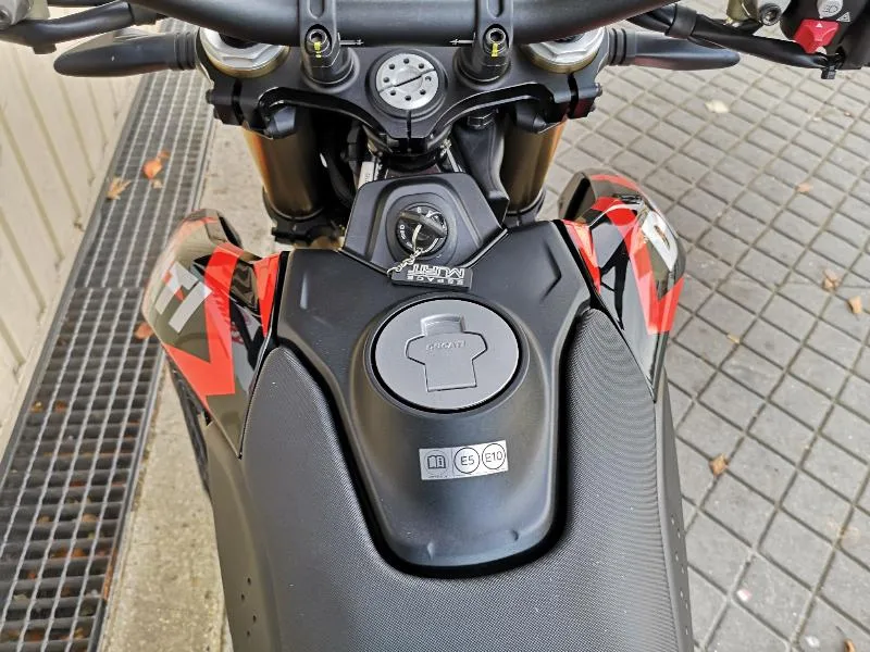 HYPERMOTARD