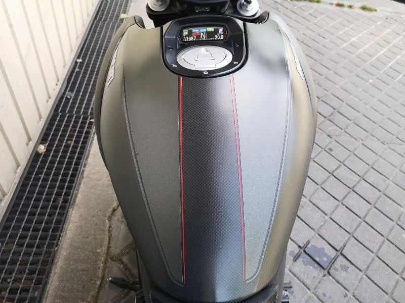 DIAVEL CARBON