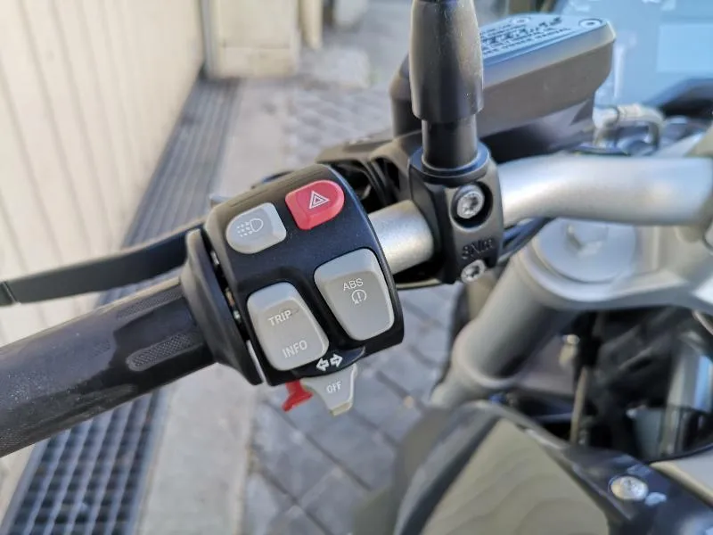 R 1200 R