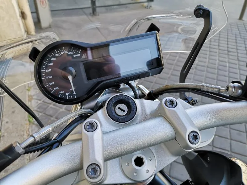 R 1200 R