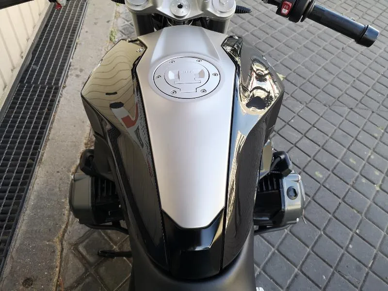 R 1200 R