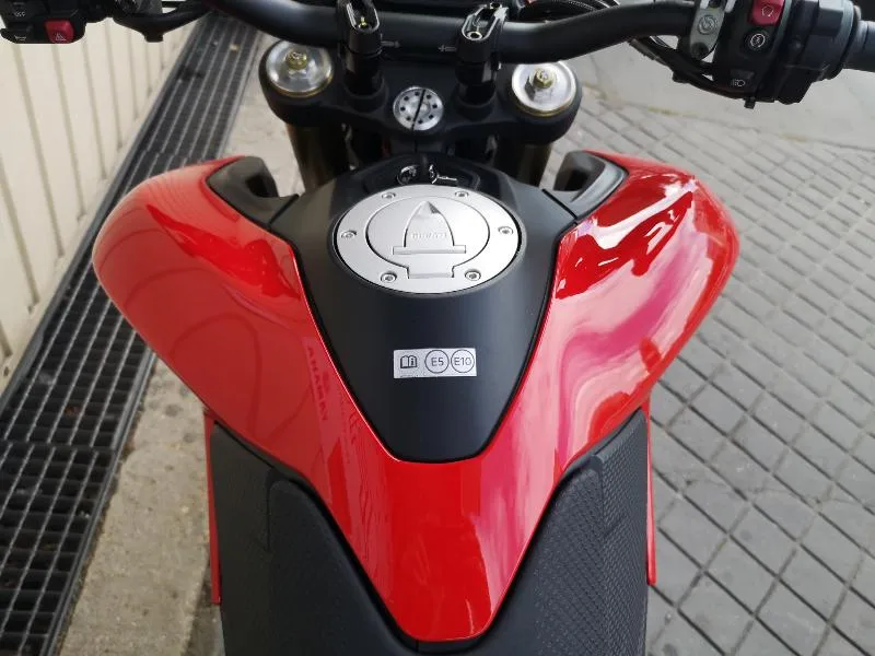HYPERMOTARD