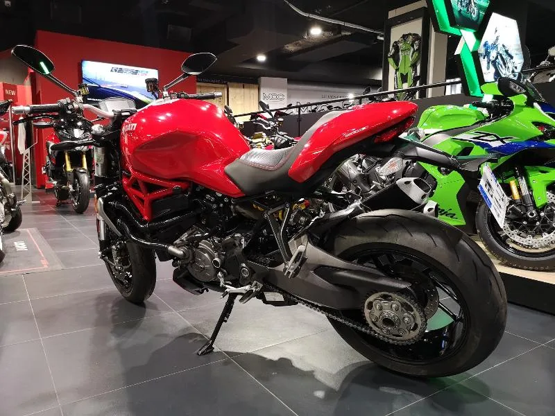 MONSTER 1200