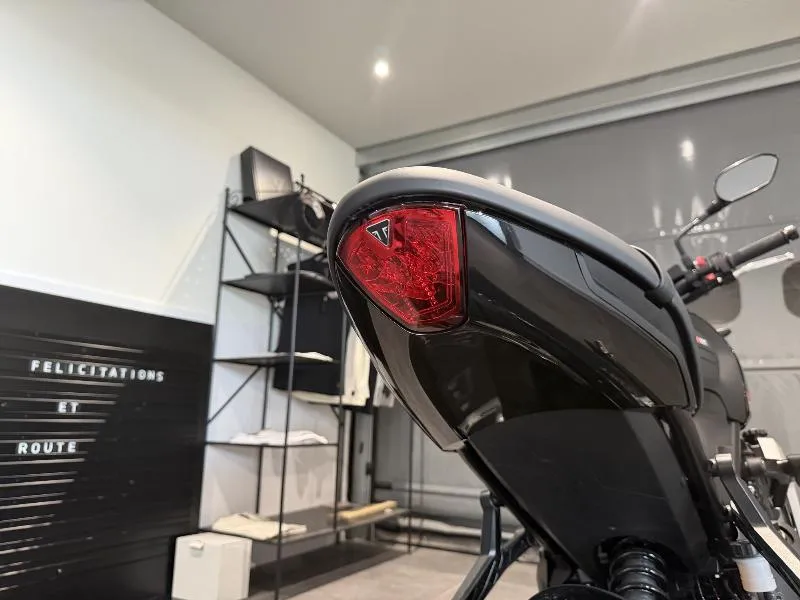 TRIDENT 660